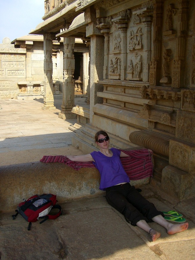 india 035 - hampi - temple em too hot